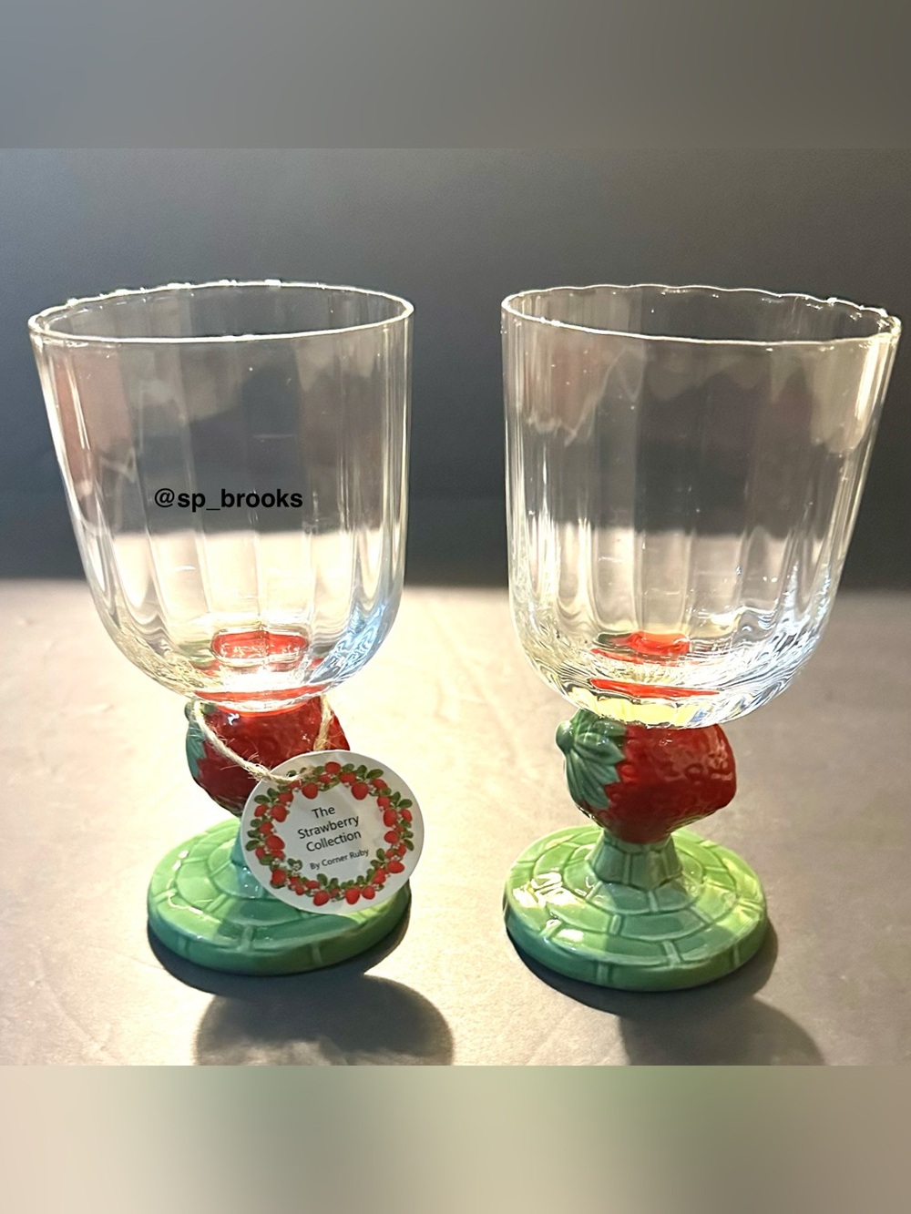 🎁2PC Strawberry Stemmed Glasses -The Strawberry Collection by CornerRuby-Ceramic